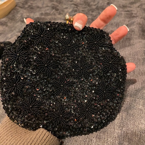 Black Sparkly Sequin Wristlet with Intricate Design - Picture 4 of 8